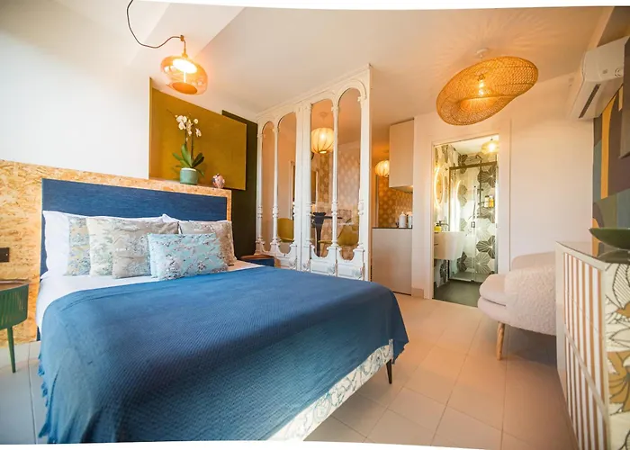 Regency Luxe Studio