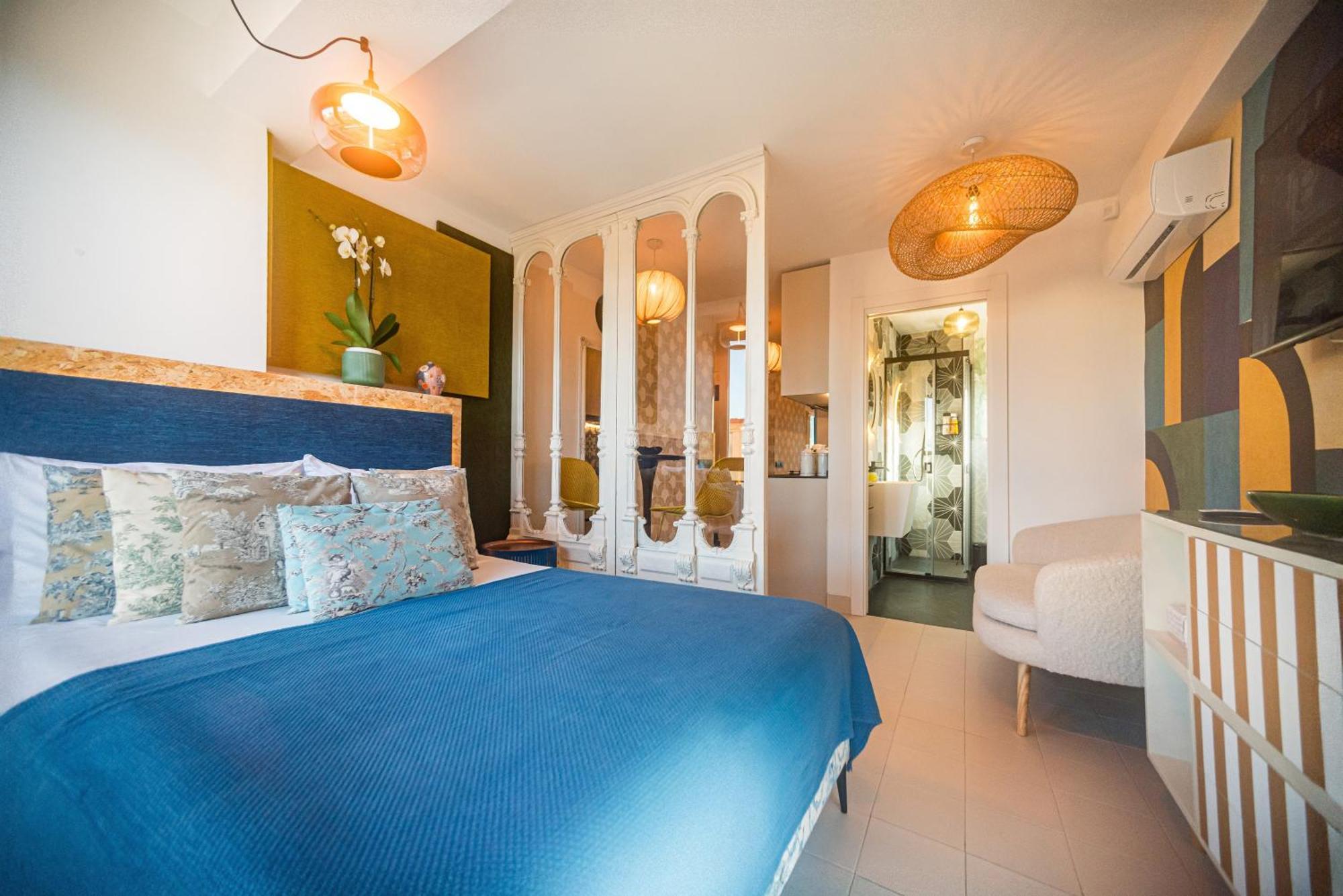 Regency Luxe Apartment
